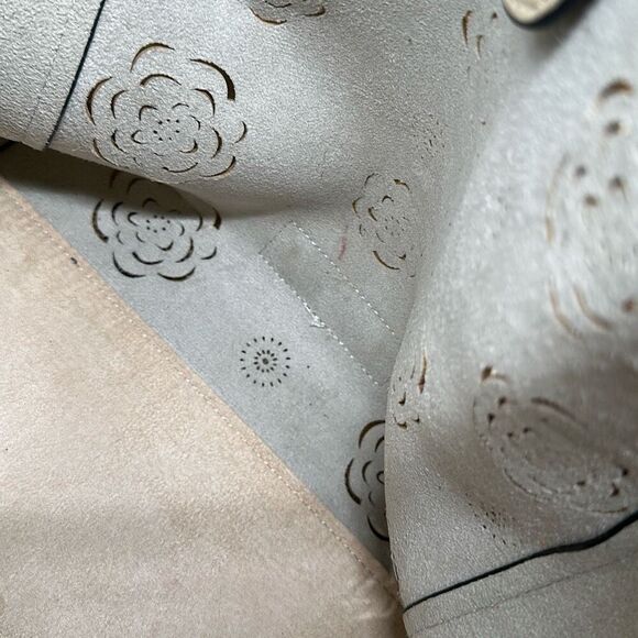 Marc New York Andrew Marc Beige Flower Cut Out Hobo Bag Purse Gold Hardware - Picture 14 of 15